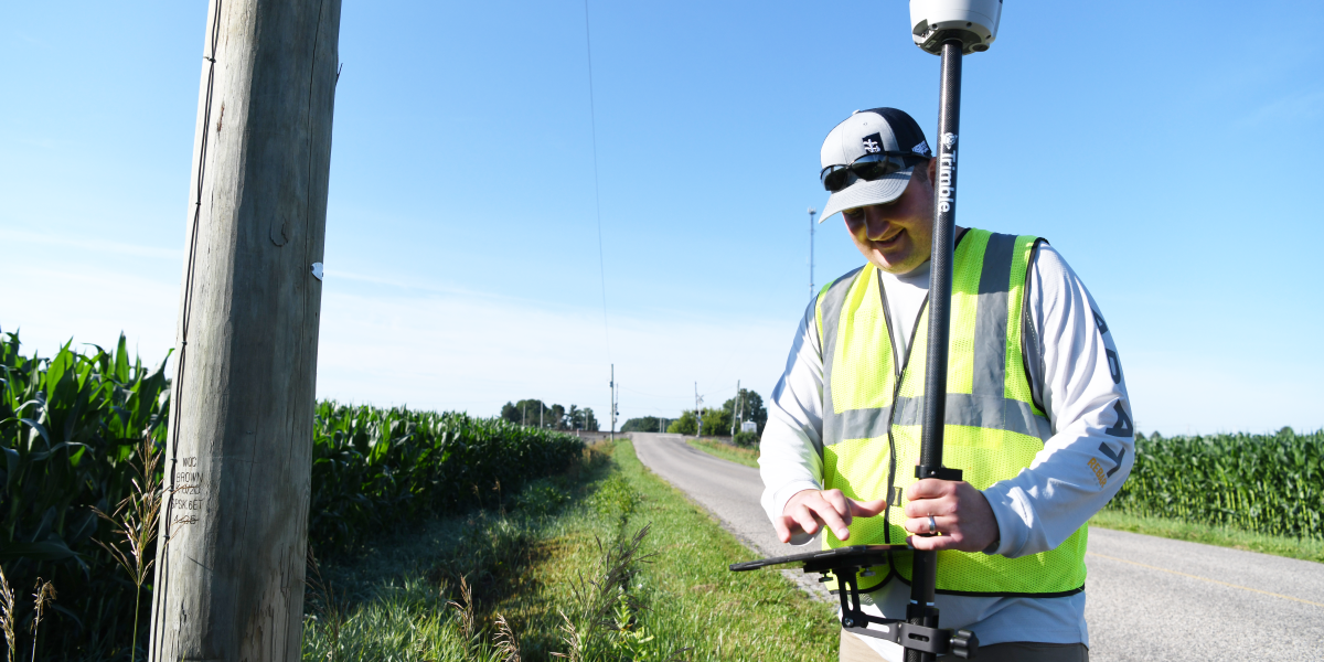 Strzempka holding computer, GPSing pole